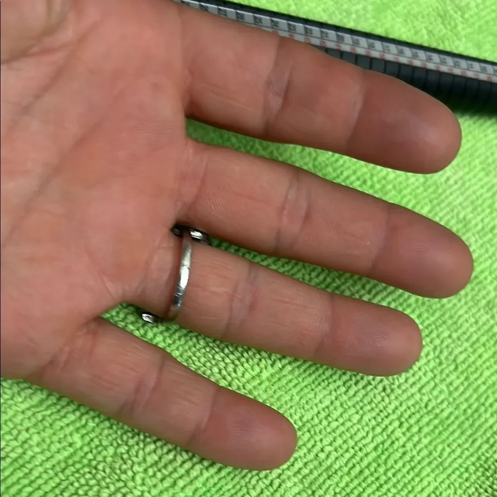 Elegant Silver Leaf Ring